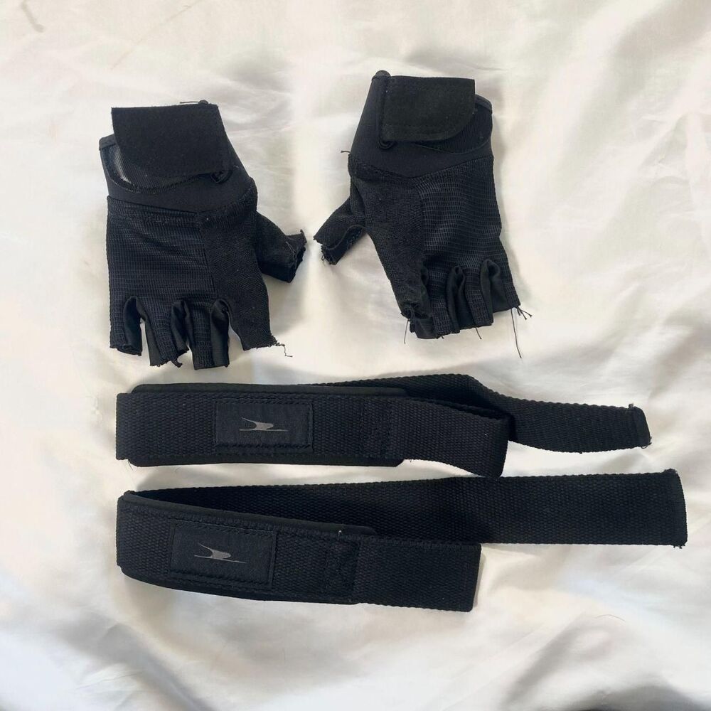 Crane pair of black fitness gloves and wrist wraps